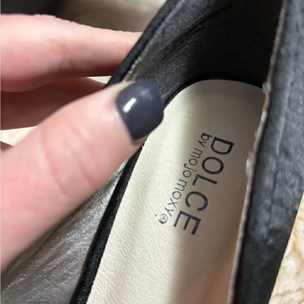 Dolce by Mojo Moxy Black San Diego Peep Toe Heels with Feather Detail size 8.5